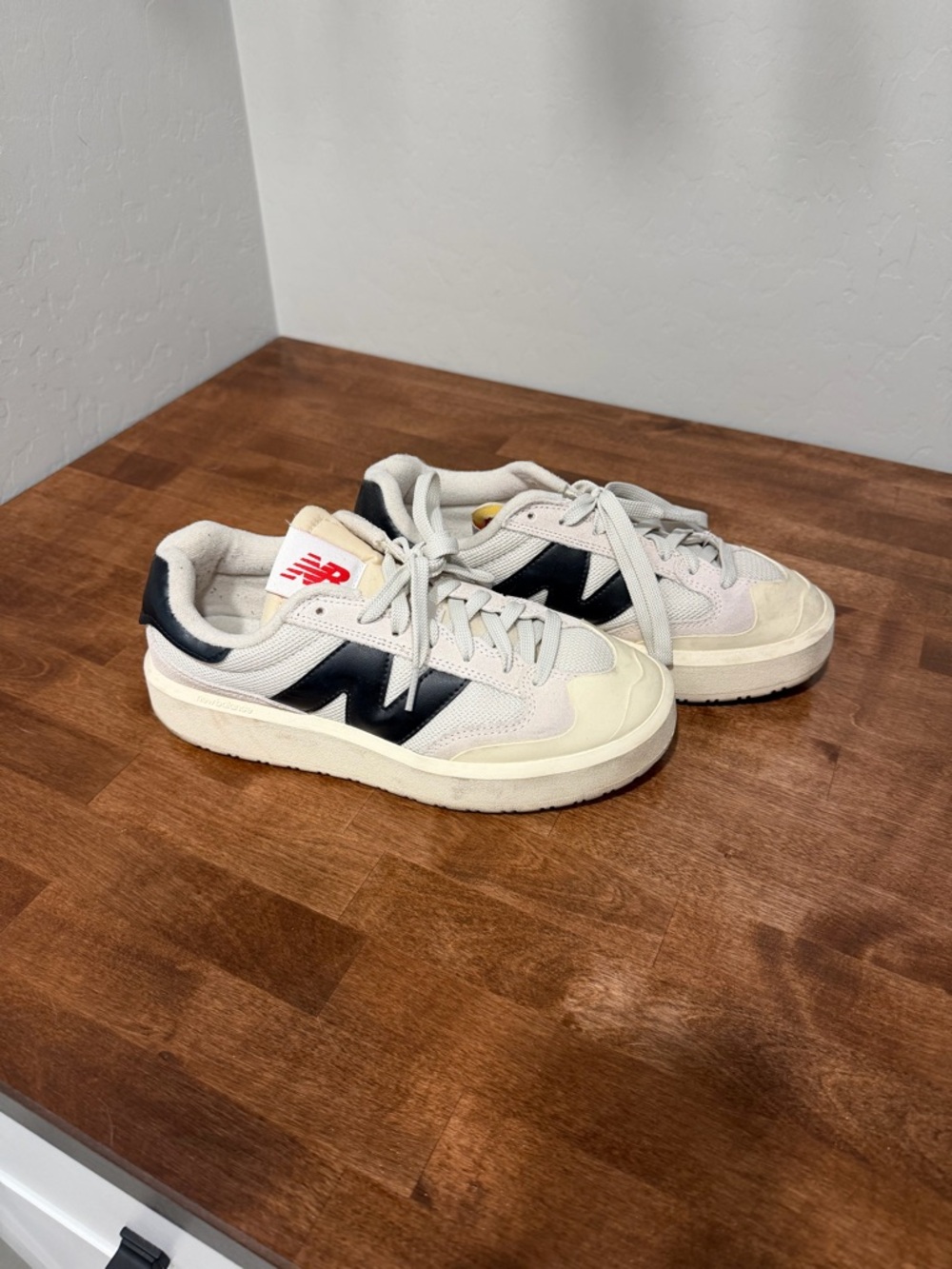 New Balance women’s' Cream and Black Casual Sneakers CT302